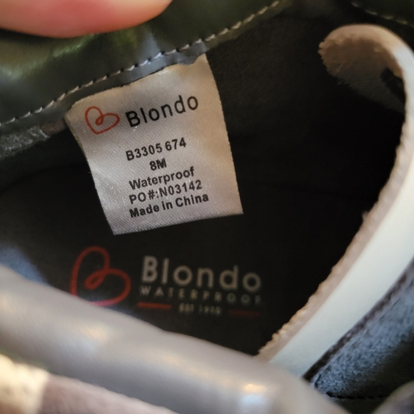 Blondo lSize 8l  Waterproof Women’s Sneaker - Picture 2 of 5
